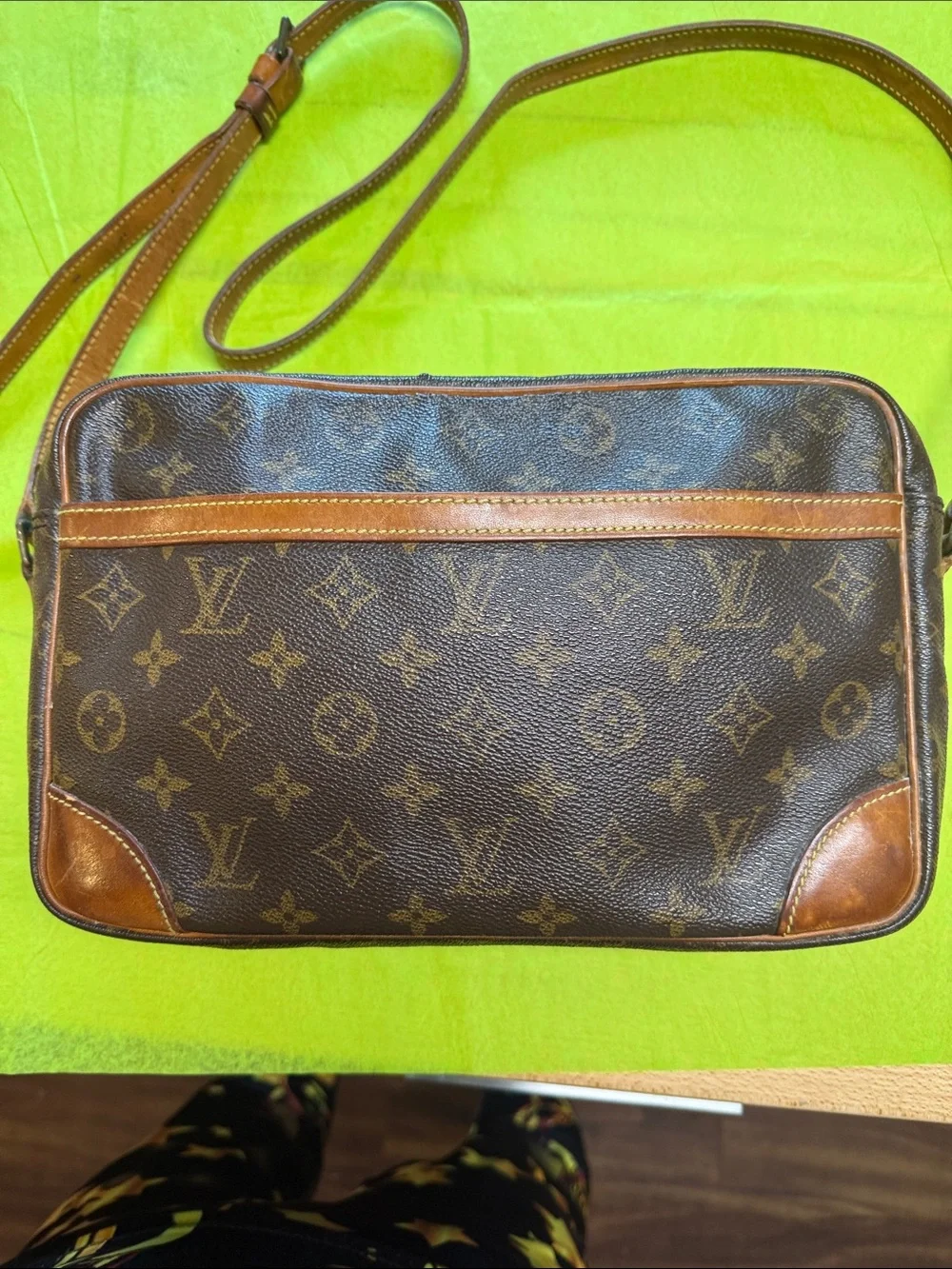 80’s Vintage Louis Vuitton Trocadero 27 Brown Monogram crossbody Bag